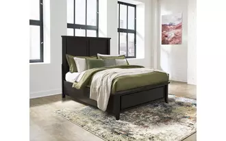Ashley  queen panel ftbd w/roll slats in 