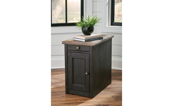 T736-7 Tyler Creek CHAIR SIDE END TABLE