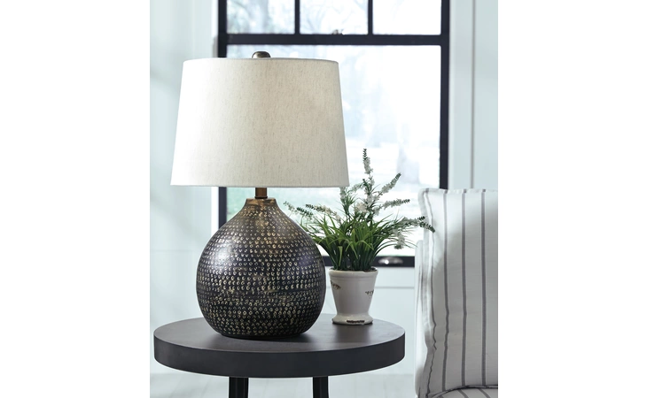 L207294 Maire METAL TABLE LAMP (1/CN)