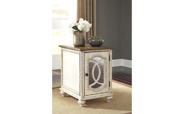 T743-7 Realyn CHAIR SIDE END TABLE