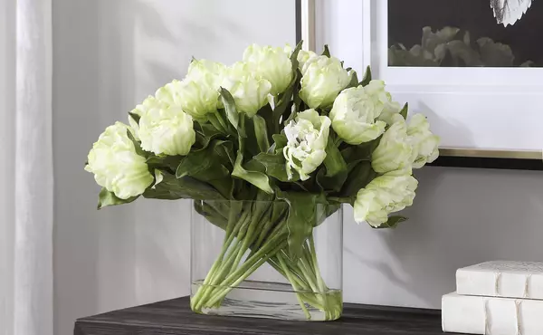 kimbry tulip centerpiece by uttermost