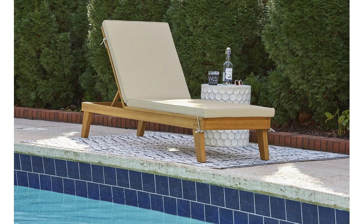 P285-815 Byron Bay CHAISE LOUNGE WITH CUSHION