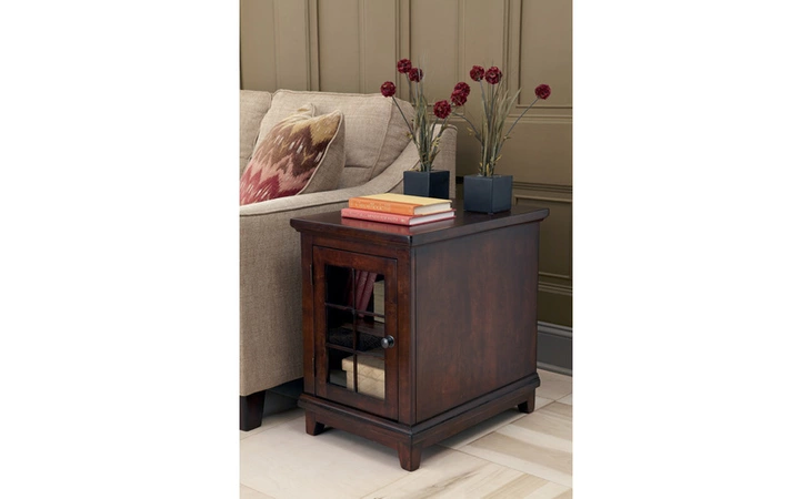 T684-3  END TABLE-OCCASIONAL-HODGENVILLE